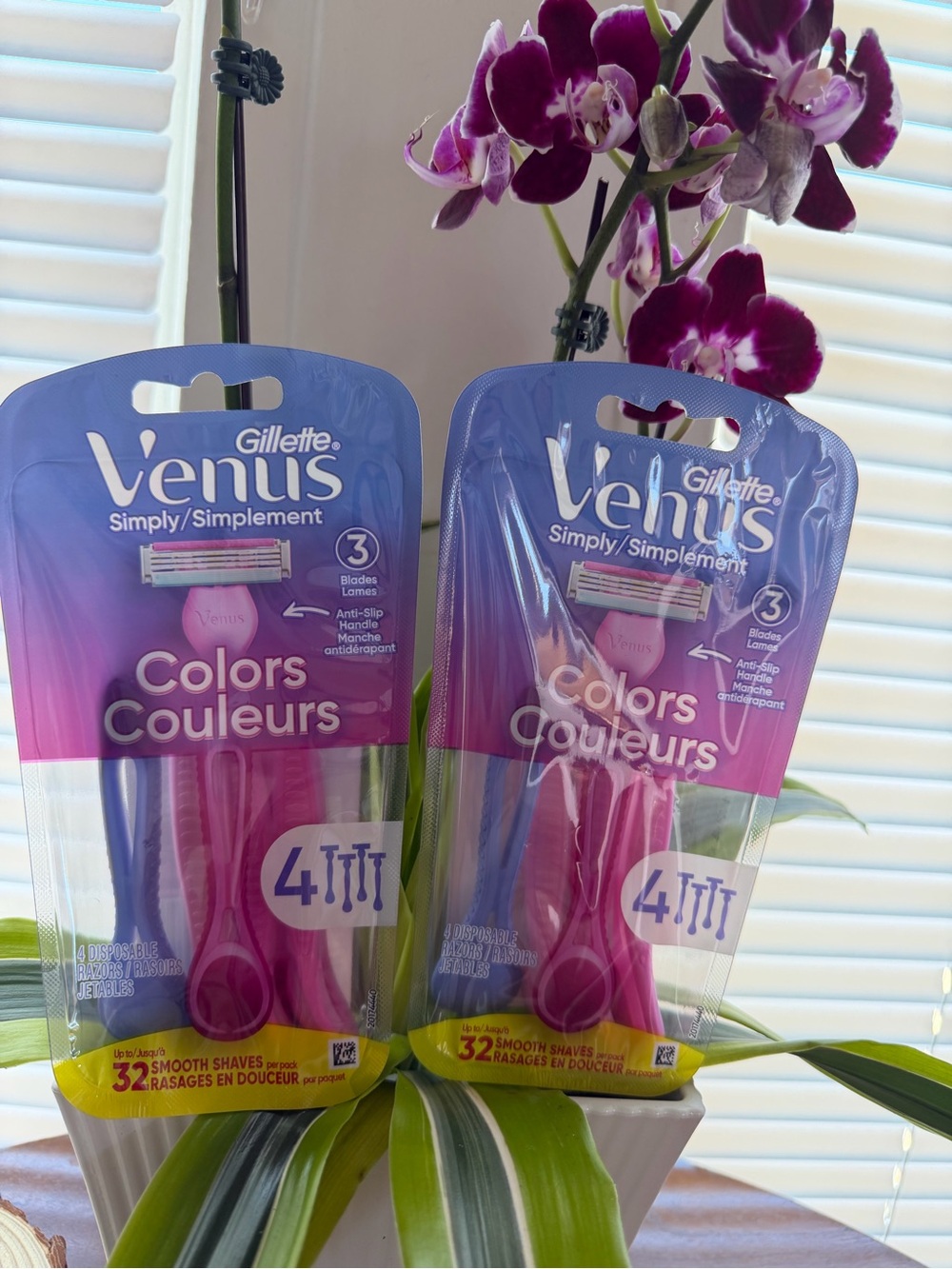VENUS Pink and Purple Disposable Razors - 4 Pack (2 Packs)